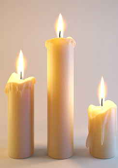 3 chandelles allumées